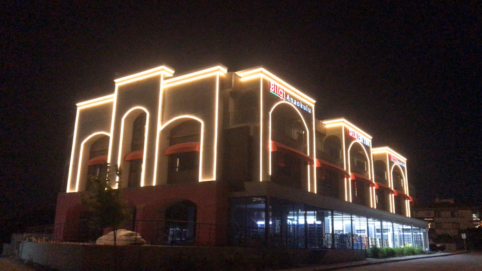 Anaokulu Cephe Aydınlatma Projesi